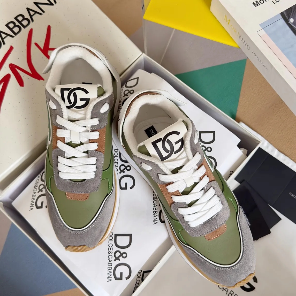 Factory price: 458💰D&G's latest Cushion series casual sports shoes, dad shoes, running shoes, original purchase and development, production, handmade, but always looking to the future. The new Cushion sneakers feature a two-tone suede upper accented by a mesh contrasting printed DG cross logo on the side. The lightweight, grippy rubber outsole adopts an innovative design to provide excellent performance, and the jacquard label adds timeless style. Exquisite packaging at the delivery counter🛍📦 ▪️ Fabric: Original custom-made first-layer cowhide ▪️ Lining: Original custom-made breathable towel lining ▪️ Sole: Original open-molded rubber material ▪️ Bottom thickness: 3.5CM ▪️ Size: Men's 38-45